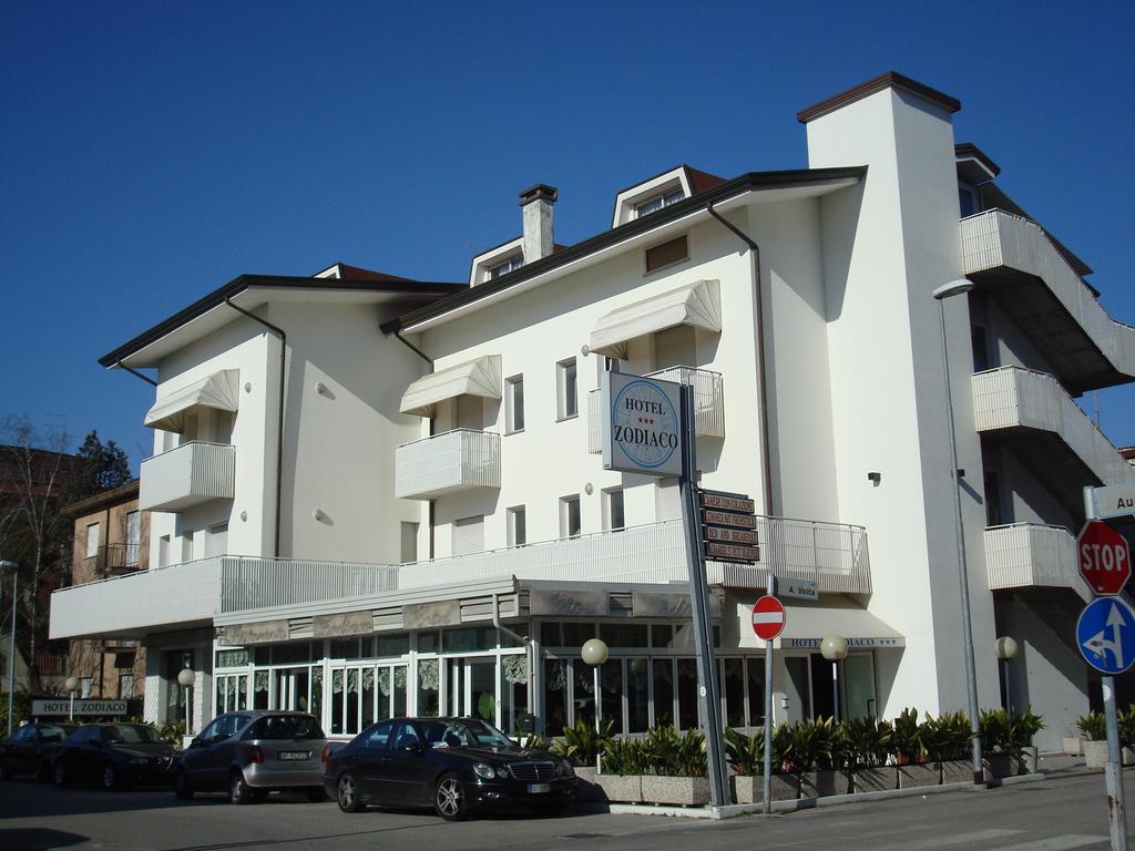 Hotel Zodiaco Lido di Jesolo Dış mekan fotoğraf